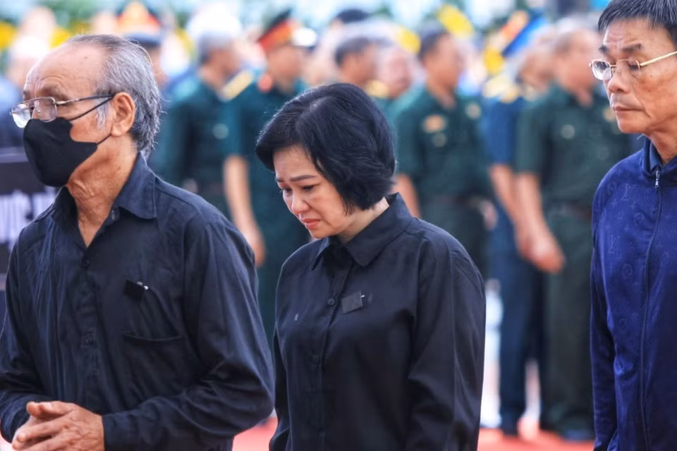 Đông đảo các tầng lớp nhân dân đến viếng Tổng Bí thư Nguyễn Phú Trọng. (Ảnh: TTXVN)