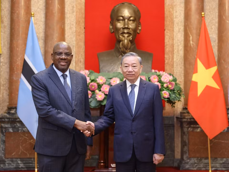 Tổng Bí thư, Chủ tịch nước Tô Lâm với Đại sứ Cộng hòa Botswana tại Việt Nam Batlang Comma Serema. (Ảnh: Lâm Khánh/TTXVN)