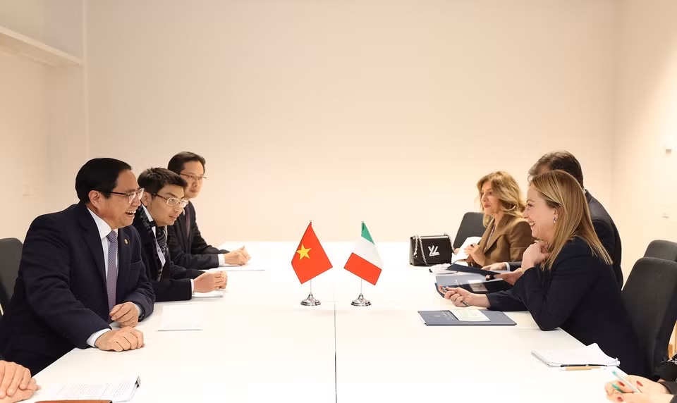 Quang cảnh cuộc gặp giữa Thủ tướng Phạm Minh Chính và Thủ tướng Italy Giorgia Meloni. (Ảnh: Dương Giang/TTXVN)
