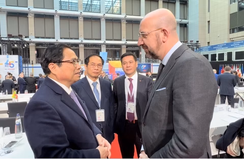 Thủ tướng Phạm Minh Chính gặp Chủ tịch Hội đồng châu Âu Charles Michel. (Ảnh: Dương Giang/TTXVN)