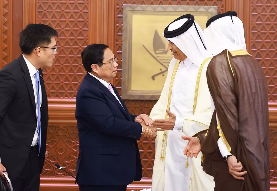 Thủ tướng Phạm Minh Chính hội kiến Chủ tịch Quốc hội Qatar Hassan bin Abdullah Al-Ghanim. (Ảnh: Dương Giang/TTXVN)