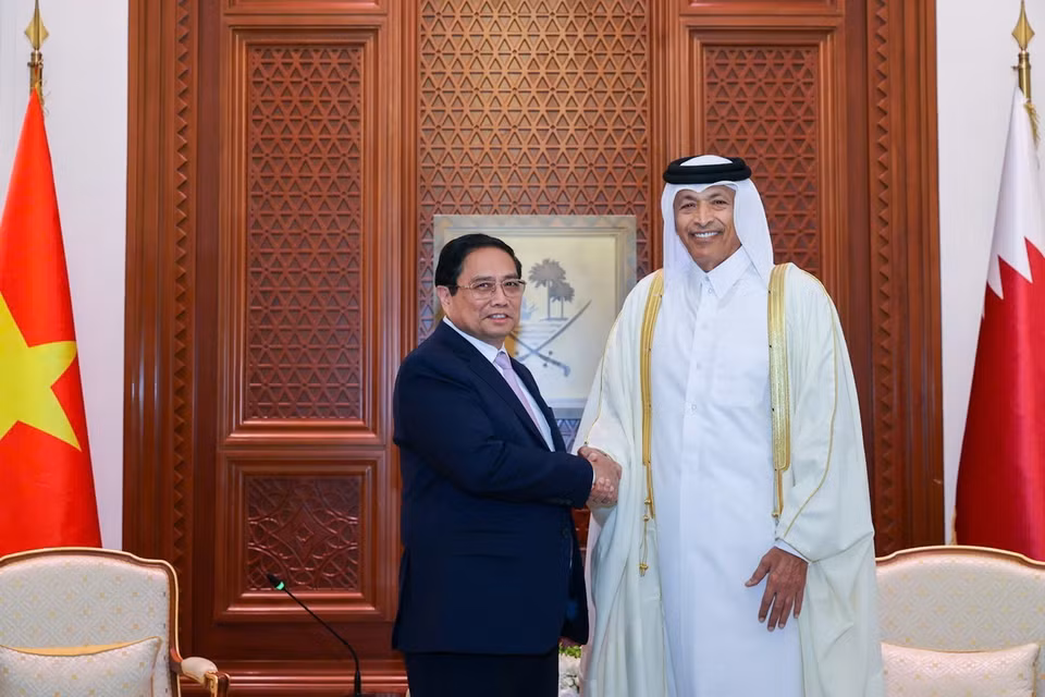 Thủ tướng Phạm Minh Chính hội kiến Chủ tịch Quốc hội Qatar Hassan bin Abdullah Al-Ghanim. (Ảnh: Dương Giang/TTXVN)