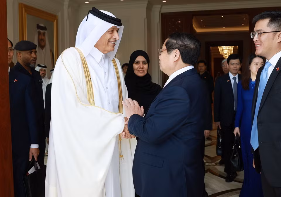 Thủ tướng Phạm Minh Chính hội kiến Chủ tịch Quốc hội Qatar Hassan bin Abdullah Al-Ghanim. (Ảnh: Dương Giang/TTXVN)