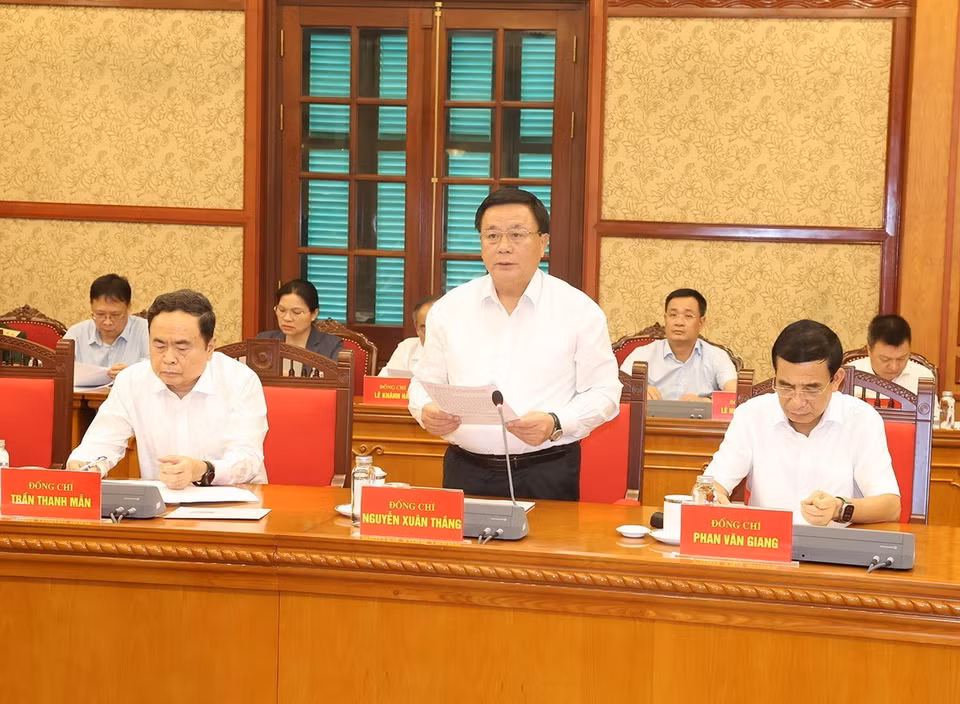 Đồng chí Nguyễn Xuân Thắng, Ủy viên Bộ Chính trị, Chủ tịch Hội đồng Lý luận Trung ương, Giám đốc Học viện Chính trị Quốc gia Hồ Chí Minh, Thường trực Tiểu ban Văn kiện, Tổ trưởng Tổ biên tập phát biểu. (Ảnh : Trí Dũng/TTXVN)