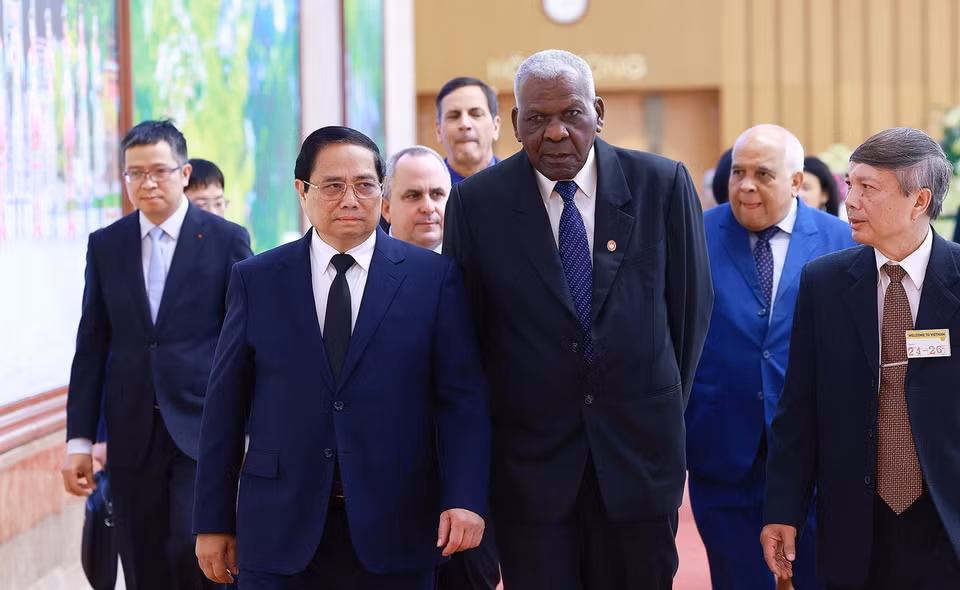 Thủ tướng Phạm Minh Chính tiếp Chủ tịch Quốc hội Cuba Esteban Lazo Hernandez. (Ảnh: Dương Giang/TTXVN)