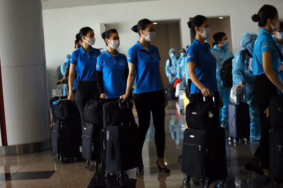 Đối với phi hành đoàn, toàn bộ thành viên sau khi trở về Việt Nam cũng được kiểm tra sức khỏe và tổ chức cách ly. (Ảnh: Huy Hùng/TTXVN)