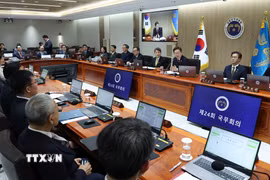 Tổng thống Hàn Quốc Lee Jae Myung (thứ ba, phải) phát biểu tại cuộc họp nội các ở Seoul ngày 5/6/2025. (Ảnh: Yonhap/TTXVN)