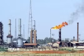 Một nhà máy lọc dầu tại Iran. (Ảnh: IRNA/TTXVN)