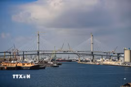 Quang cảnh cảng hàng hóa Long Beach, California (Mỹ). (Ảnh: THX/TTXVN)