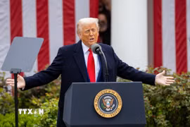 Tổng thống Mỹ Donald Trump phát biểu tại Nhà Trắng. (Ảnh: THX/TTXVN)
