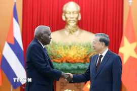 Tổng Bí thư Tô Lâm tiếp Chủ tịch Quốc hội Chính quyền nhân dân và Hội đồng Nhà nước Cuba Esteban Lazo Hernández, trong chuyến thăm chính thức Việt Nam, chiều 1/10/2025. (Ảnh: Thống Nhất/TTXVN)