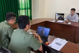 Cán bộ Công an làm việc với P.V.N.T. (Nguồn: Báo Công an Thành phố Hồ Chí Minh)