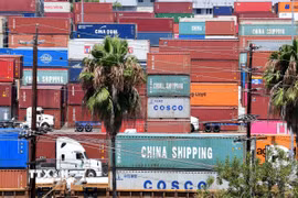Các container hàng hóa Trung Quốc tại cảng Long Beach, bang California (Mỹ). (Ảnh: AFP/TTXVN)