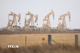 Giàn khoan dầu tại Texas (Mỹ). (Ảnh: THX/TTXVN)
