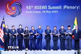Thủ tướng Phạm Minh Chính và lãnh đạo các nước ASEAN, Timor-Leste tham dự Phiên toàn thể Hội nghị Cấp cao ASEAN lần thứ 46. (Ảnh: Dương Giang/TTXVN)