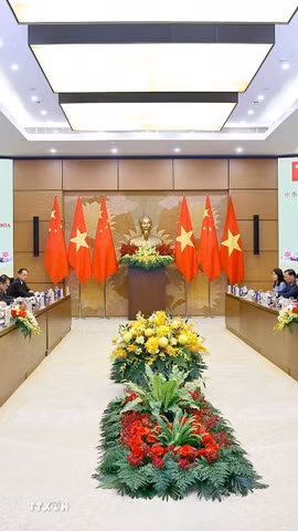 Phiên họp lần thứ nhất Ủy ban hợp tác giữa Quốc hội Việt Nam và Nhân đại toàn quốc Trung Quốc. (Ảnh: Doãn Tấn/TTXVN)