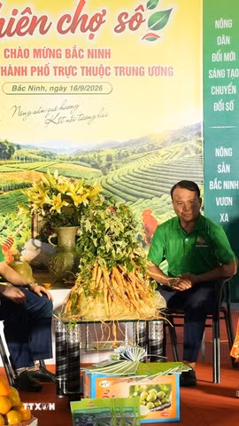 Các đại biểu tham gia chia sẻ tại phiên livestream “Phiên chợ nông sản an toàn tỉnh Bắc Ninh năm 2026.” (Ảnh: Đồng Thúy/TTXVN)
