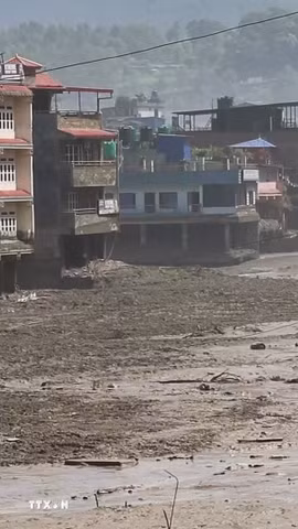 Khu vực bị tàn phá do lũ quét cuốn theo bùn đất tại huyện Rasuwa, Nepal, ngày 26/8/2026. (Ảnh: ANI/TTXVN phát)