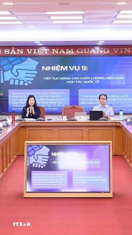 Đồng chí Vũ Việt Trang, Ủy viên Ban Thường vụ Đảng ủy các cơ quan Đảng Trung ương, Bí thư Đảng ủy, Tổng Giám đốc Thông tấn xã Việt Nam, Phó Trưởng ban Tuyên giáo Trung ương kết luận và chỉ đạo hội nghị. (Ảnh: An Đăng/TTXVN)