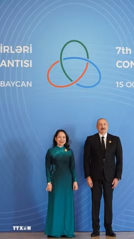 Tổng thống Azerbaijan chào mừng Phó Chủ tịch nước Võ Thị Ánh Xuân. (Ảnh: Tâm Hằng/TTXVN)