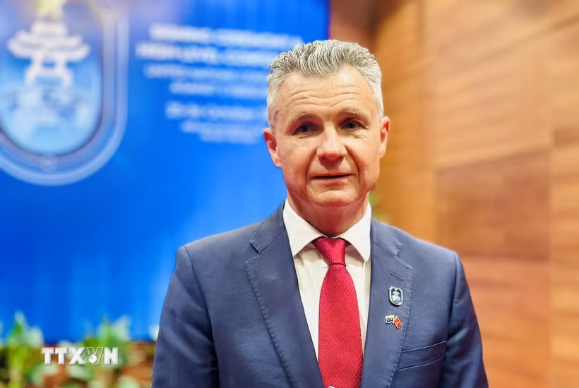 Đồng Bộ trưởng về Ngoại giao và Thương mại Australia Matt Thistlethwaite đã trả lời phỏng vấn của phóng viên Thông tấn xã Việt Nam. (Ảnh: Việt Đức/TTXVN)