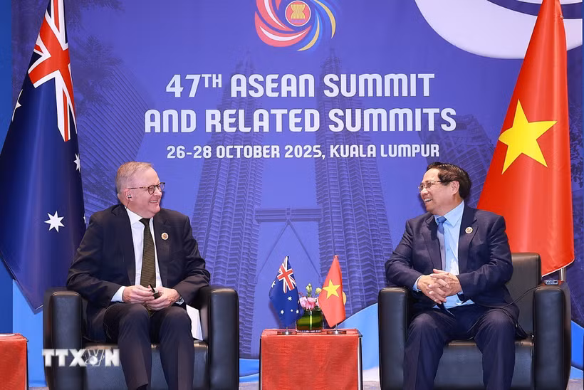Thủ tướng Phạm Minh Chính gặp Thủ tướng Australia Anthony Albanese. (Ảnh: Dương Giang/TTXVN)