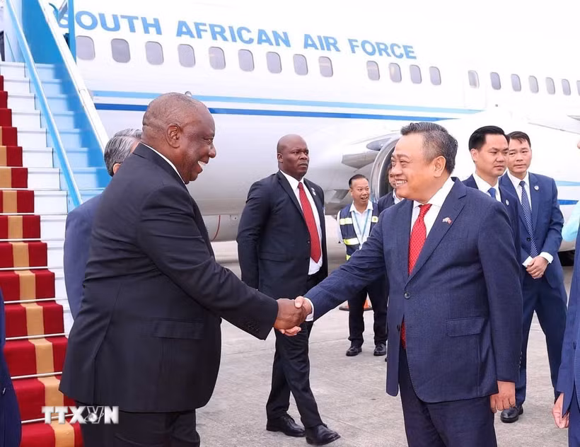 Tổng thống nước Cộng hòa Nam Phi Matamela Cyril Ramaphosa đến Hà Nội, bắt đầu thăm cấp Nhà nước đến Việt Nam. (Ảnh: Văn Điệp/TTXVN)