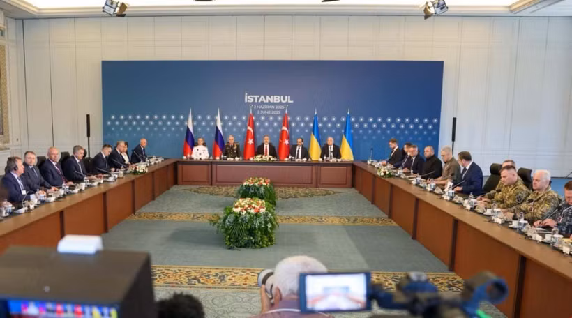 Toàn cảnh vòng đàm phán trực tiếp thứ hai giữa phái đoàn Nga và Ukraine tại Istanbul, Thổ Nhĩ Kỳ ngày 2/6/2025. (Ảnh: THX/TTXVN)