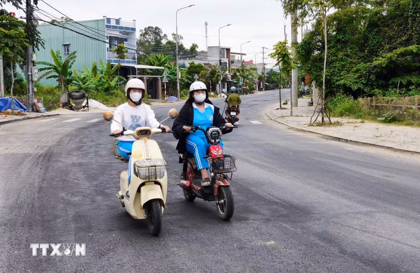 Tuyến đường ĐT601 đoạn qua xã Hòa Liên (Đà Nẵng) đã được sửa chữa, thảm nhựa mới. (Ảnh: Quốc Dũng/TTXVN)