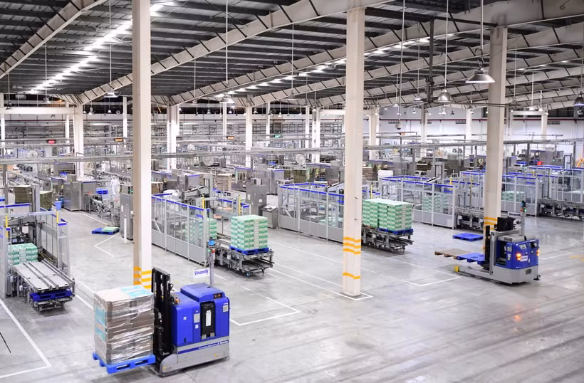 Bên trong nhà máy sản xuất sữa của Vinamilk.
