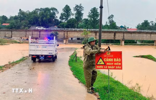 Mưa lũ gây thiệt hại hơn 10.000ha cây trồng, hàng nghìn nhà dân bị ngập
