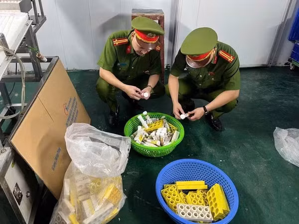 Khởi tố 4 bị can trong vụ sản xuất hàng triệu sản phẩm C sủi giả
