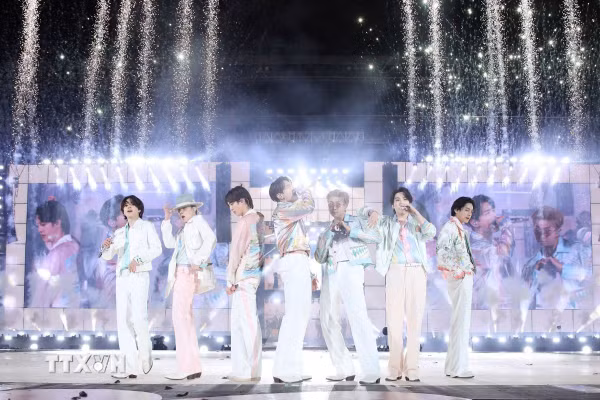 BTS lập kỷ lục doanh thu bán vé, tour thế giới có thể chạm mốc 1 tỷ USD