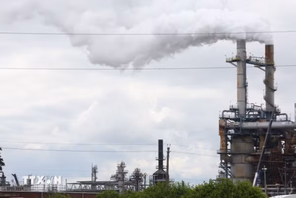 Giá dầu Brent tăng lên hơn 105 USD sau vụ tấn công sân bay ở Saudi Arabia