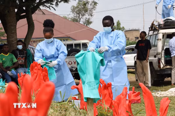 Dịch Ebola: Số ca mắc tại CHDC Congo vượt 10.000, nhiều nước tăng cường giám sát