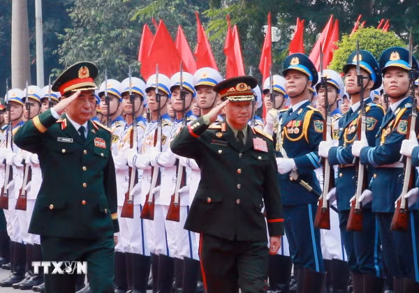 Phó Thủ tướng, Bộ trưởng Bộ Quốc phòng Lào thăm chính thức Việt Nam