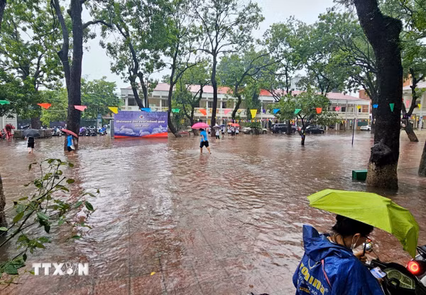 Mưa lớn gây ngập úng: Các trường ở Hà Nội chủ động đảm bảo an toàn cho học sinh