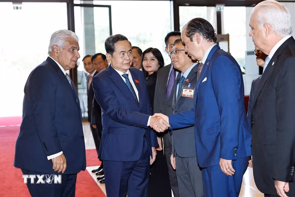 Chủ tịch Quốc hội Trần Thanh Mẫn hội kiến Tổng thống Panama