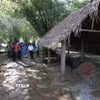 Du khách đến thăm quan khu Di tích lịch sử-kiến trúc nghệ thuật quốc gia đặc biệt “Địa đạo Vịnh Mốc và hệ thống làng hầm Vĩnh Linh”. (Ảnh: Vũ Sinh/TTXVN)