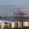 Bể chứa dầu tại cảng New York và New Jersey, Mỹ. (Ảnh: THX/TTXVN phát)
