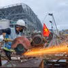 Thi công các công trình trên đại công trường Phú Quốc (An Giang) phục vụ Hội nghị Cấp cao APEC 2027. (Ảnh: TTXVN phát)