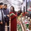 Khách tham quan, mua sắm tại các gian hàng Hội chợ Thương mại Quốc tế Việt-Trung (Tuyên Quang 2025). (Ảnh: Đức Thọ/TTXVN)