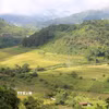 Vào mùa lúa chín, thung lũng ruộng bậc thang xếp thành tầng như những nấc thang cao vút bắc lên tận trời. (Ảnh: Quốc Khánh/TTXVN)