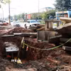 Thi công kéo dài ảnh hưởng đến cuộc sống của người dân và mỹ quan đô thị. (Ảnh: Tường Vi/TTXVN)