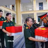 Các chiến sỹ Bộ Chỉ huy Quân sự tỉnh Phú Thọ làm lễ bàn giao. (Ảnh: TTXVN phát)
