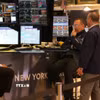 Giao dịch viên tại sàn chứng khoán New York, Mỹ. (Ảnh: THX/TTXVN phát)