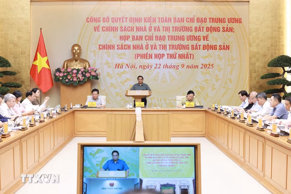 Thủ tướng Phạm Minh Chính chủ trì phiên họp lần thứ nhất của Ban Chỉ đạo Trung ương về chính sách nhà ở và thị trường bất động sản. (Ảnh: Dương Giang/TTXVN)