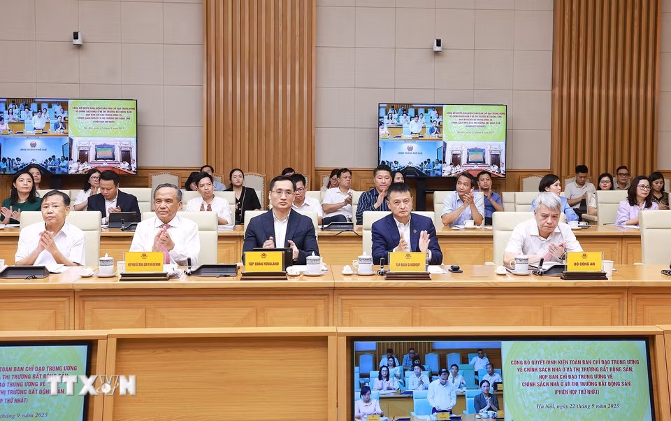 Các đại biểu tham dự phiên họp lần thứ nhất của Ban Chỉ đạo Trung ương về chính sách nhà ở và thị trường bất động sản. (Ảnh: Dương Giang/TTXVN)