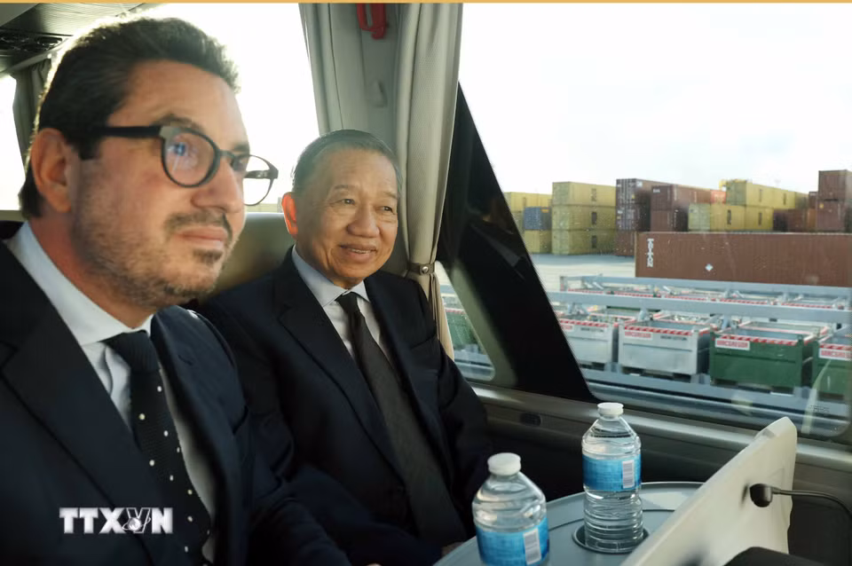 Tổng Bí thư, Chủ tịch nước Tô Lâm thăm cảng Antwerp-Bruges (Vương quốc Bỉ). (Ảnh: Thống Nhất/TTXVN)