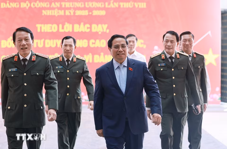 Thủ tướng Phạm Minh Chính đến dự Hội nghị Sơ kết 01 năm triển khai lực lượng tham gia bảo vệ an ninh, trật tự ở cơ sở. (Ảnh: Dương GiangTTXVN)